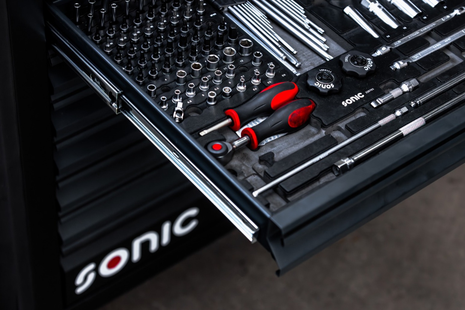 Common Image dinesten_images_1773147453.jpg Express Service. | Van Veen Auto's 