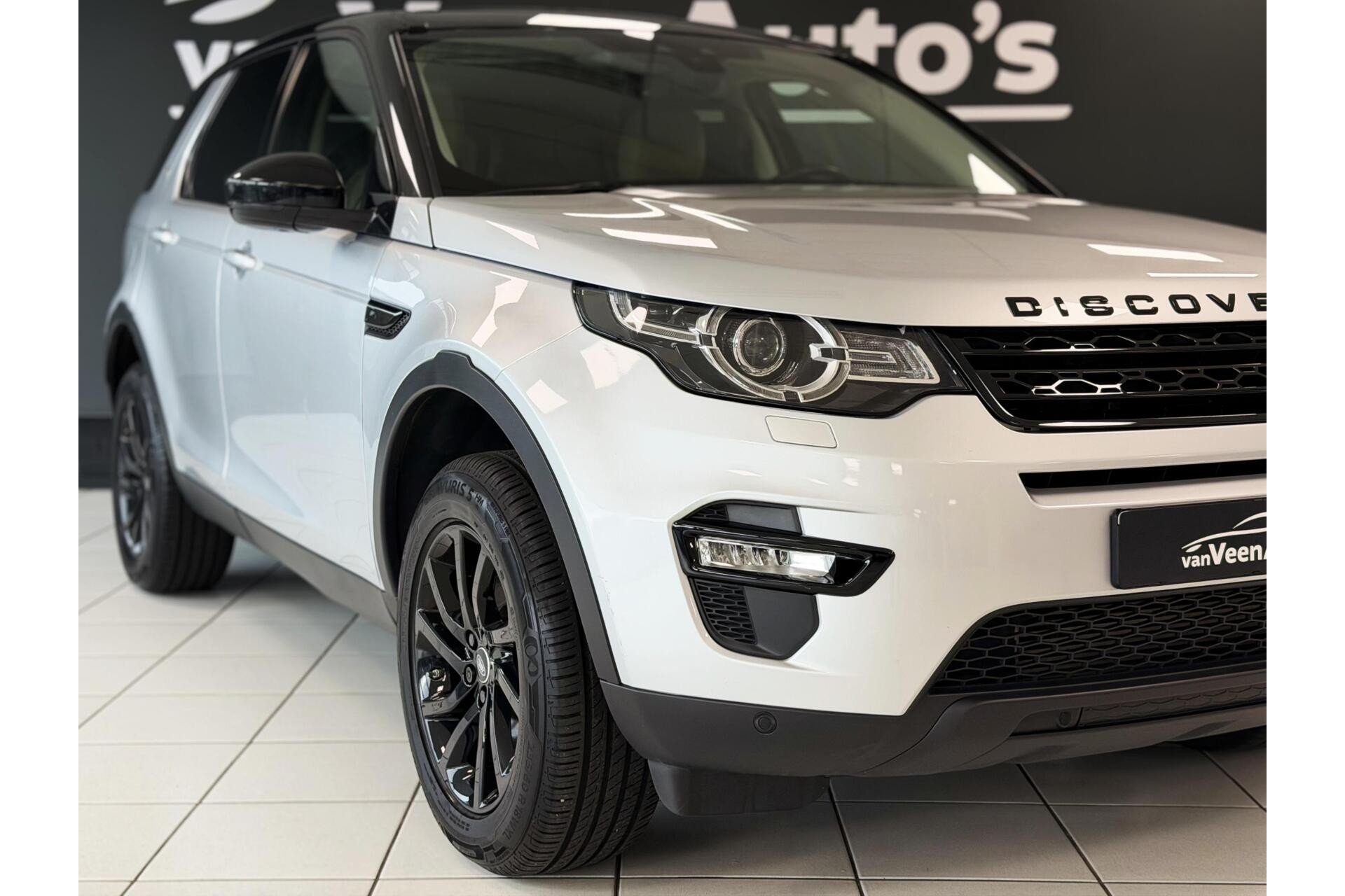 56044273-2.jpg